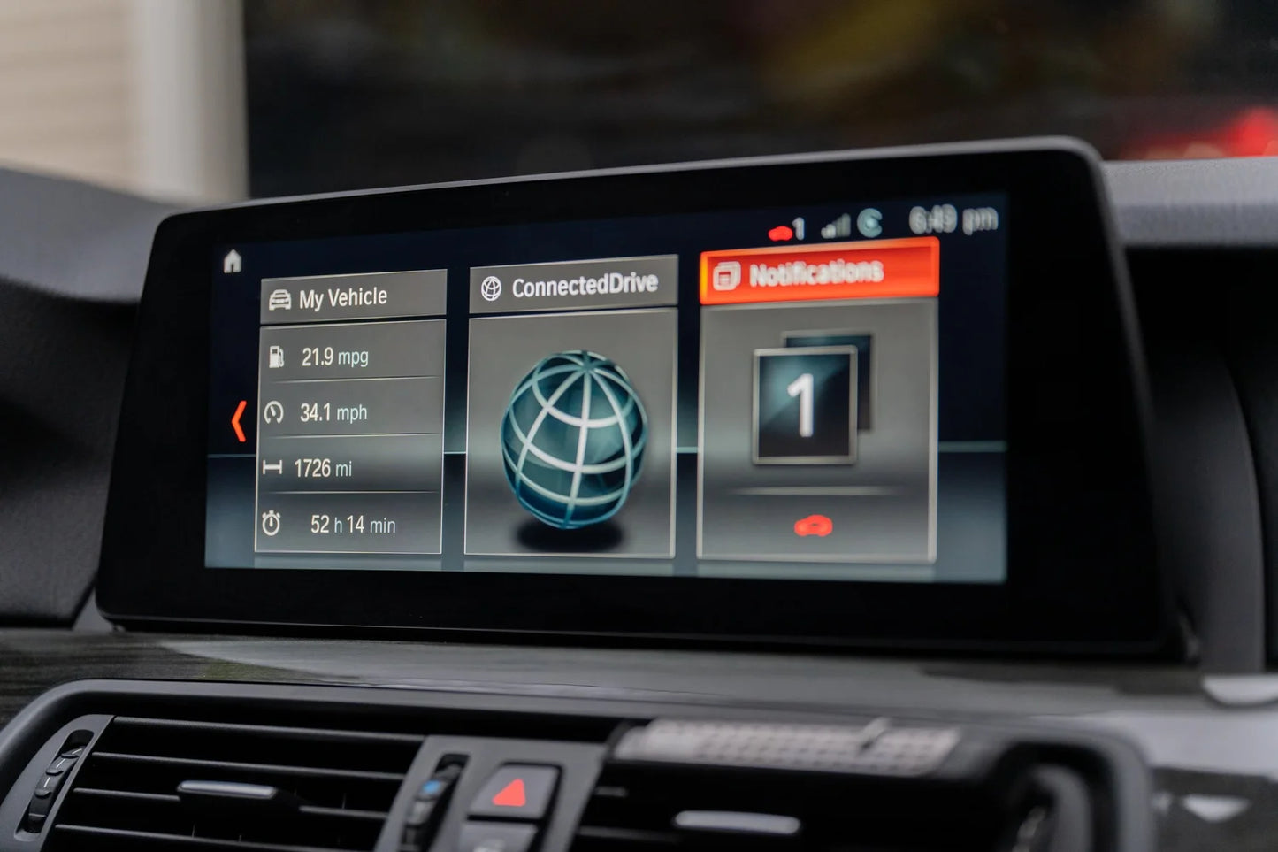 NBT EVO retrofit F series BMW displayed on car screen with vehicle information and notifications.